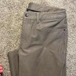 Men’s Lululemon slim fit ABC Warpstreme pant size 33 waist 30 length olive green